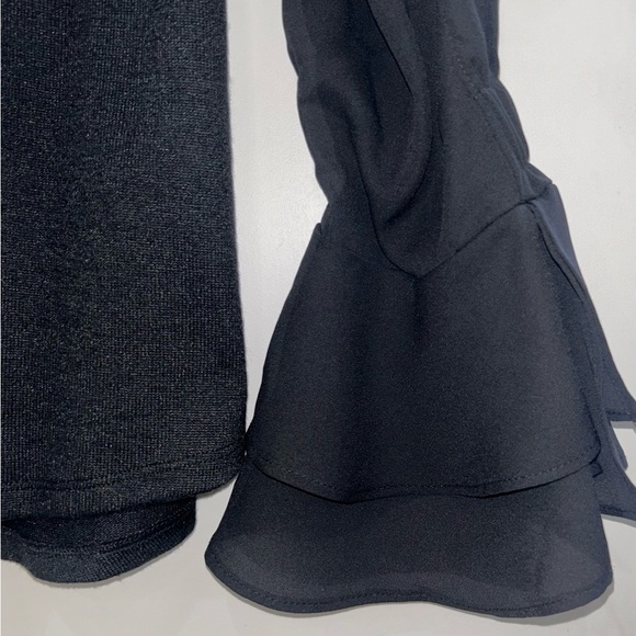 NWT DG2 by Diane Gilman long-sleeve top with ruffle bell sleeves round neck M - Picture 4 of 12